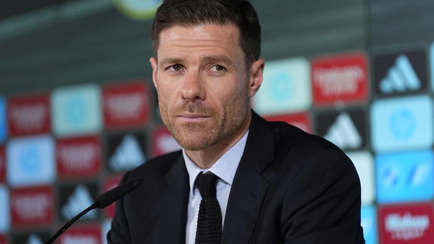 Xabi Alonso, un entrenador sin jugadores