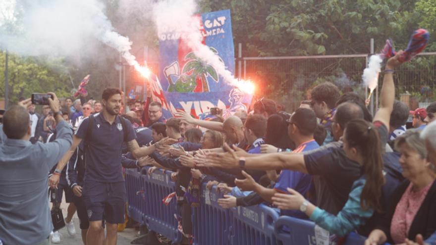 La afición arropa al Levante antes de medirse al Elche