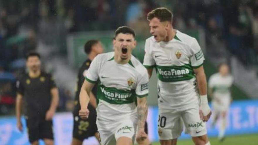 El Elche impone su pegada en el duelo autonómico ante el Castellón