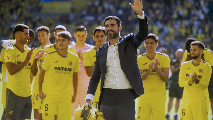 Albiol se despide en La Cerámica y deja su futuro en el aire